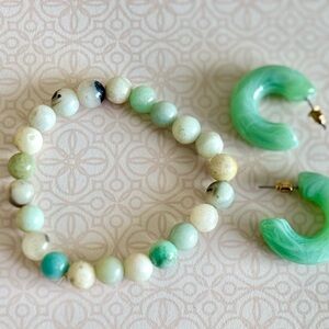 Green and Cream Beaded Bracelet and Earrings Set